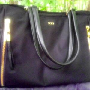 Tumi Voyageur Valetta Large Tote in Black NWT